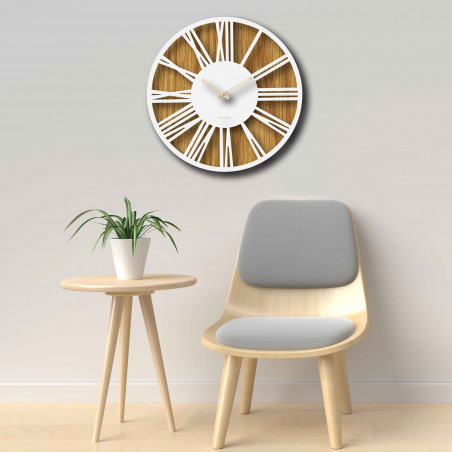 Moderní dřevěné nástěnné hodiny s minimalistickým geometrickým designem