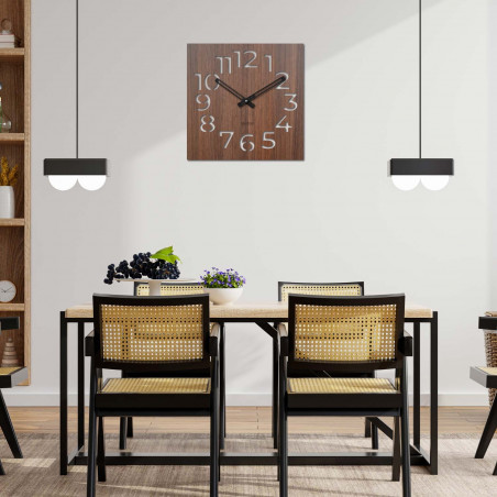 Elegantní nástěnné hodiny ze dřeva pro moderní interiér Minimalistické dřevěné hodiny s výraznými číslicemi