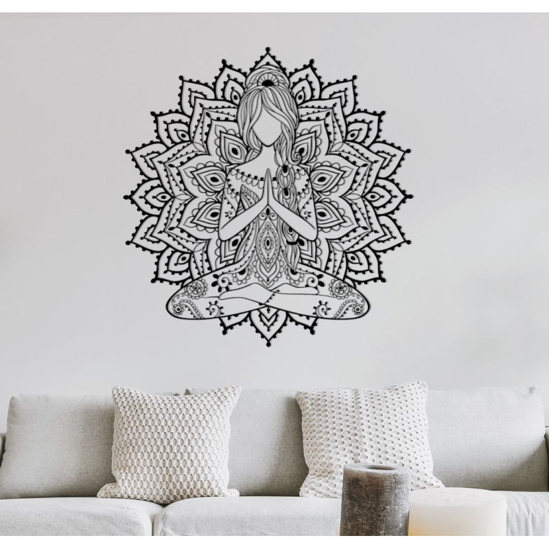 Dřevěná 3D mandala jóga žena na zeď – designová dekorace do obývacího pokoje pro moderní a harmonický interiér.