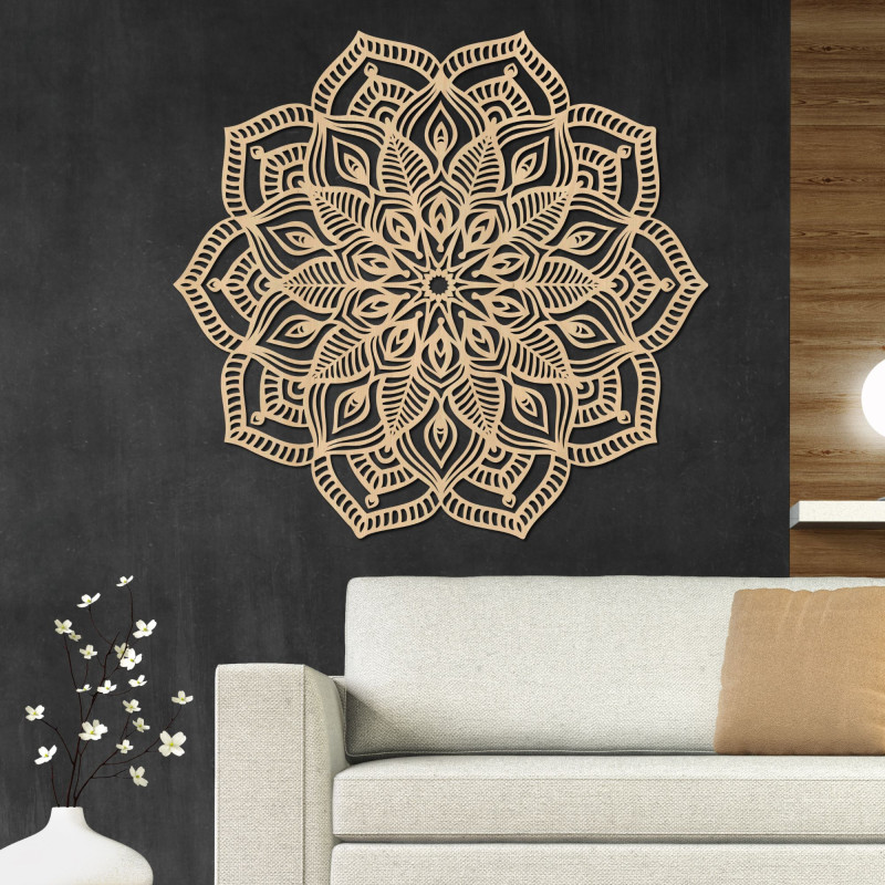 Dřevěná mandala na zeď s detailním ornamentálním vzorem pro moderní interiér