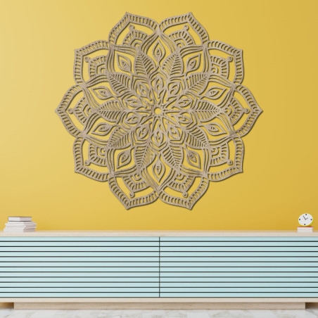 Dřevěná mandala na zeď s detailním ornamentálním vzorem pro moderní interiér