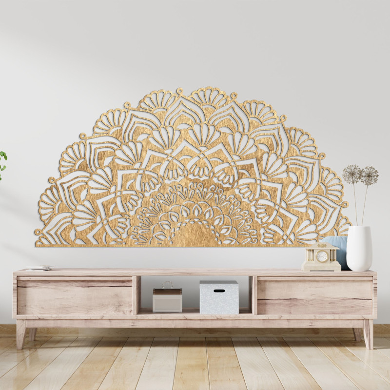Luxusní dřevěná půlkruhová mandala pro stylový boho interiér.