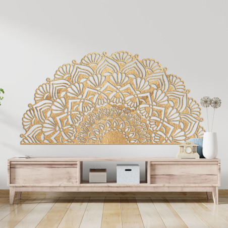 Luxusní dřevěná půlkruhová mandala pro stylový boho interiér.