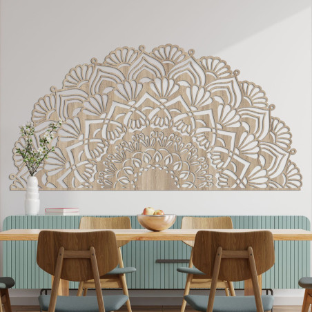 Luxusní dřevěná mandala na zeď v elegantním boho stylu interiéru