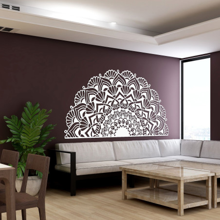 Luxusní dřevěná mandala na zeď v elegantním boho stylu interiéru