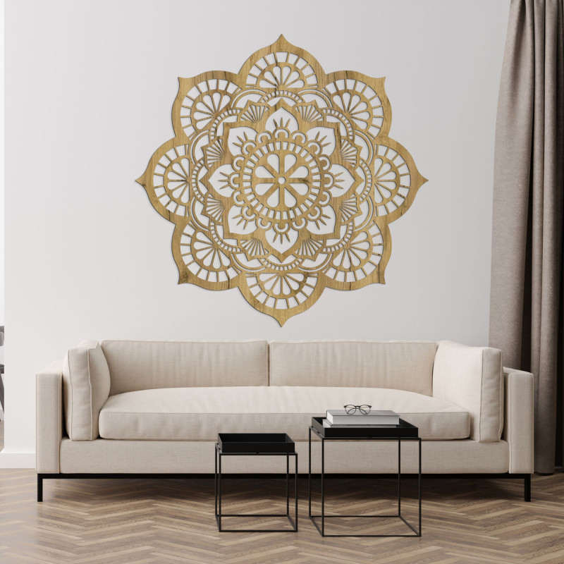 Velká dřevěná mandala jako stylový doplněk nad pohovku do obývacího pokoje