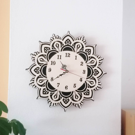 Hodiny na zeď ze dřeva