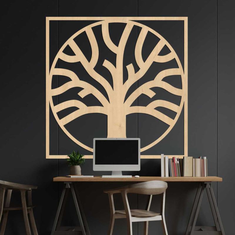 Přírodní dřevěná dekorace s harmonickým designem stromu a zakořeněním.