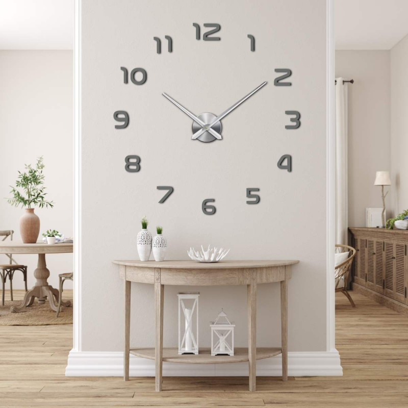 Desing nástěnné hodiny s prostorovými číslicemi uspořádanými do kruhu.