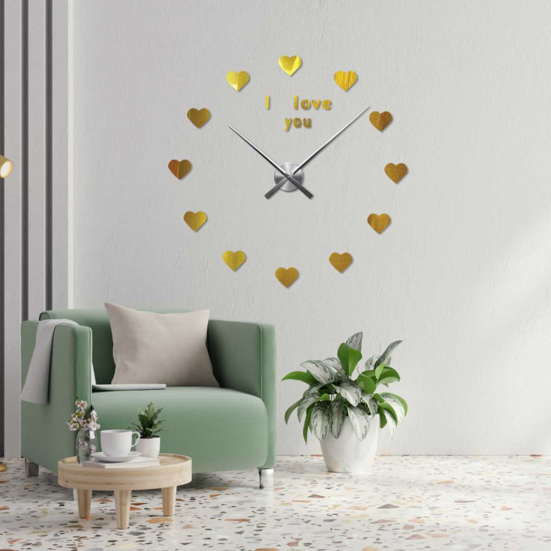 Romantické nástěnné hodiny se srdíčky namísto čísel a nápisem "I love you" v horní části ciferníku.