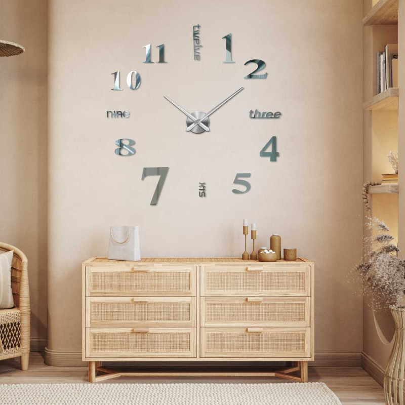 Designové nalepovací hodiny s čísly zobrazenými různými styly písma.