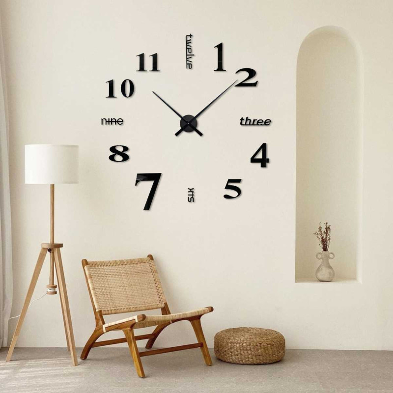 Designové nalepovací hodiny s čísly zobrazenými různými styly písma.