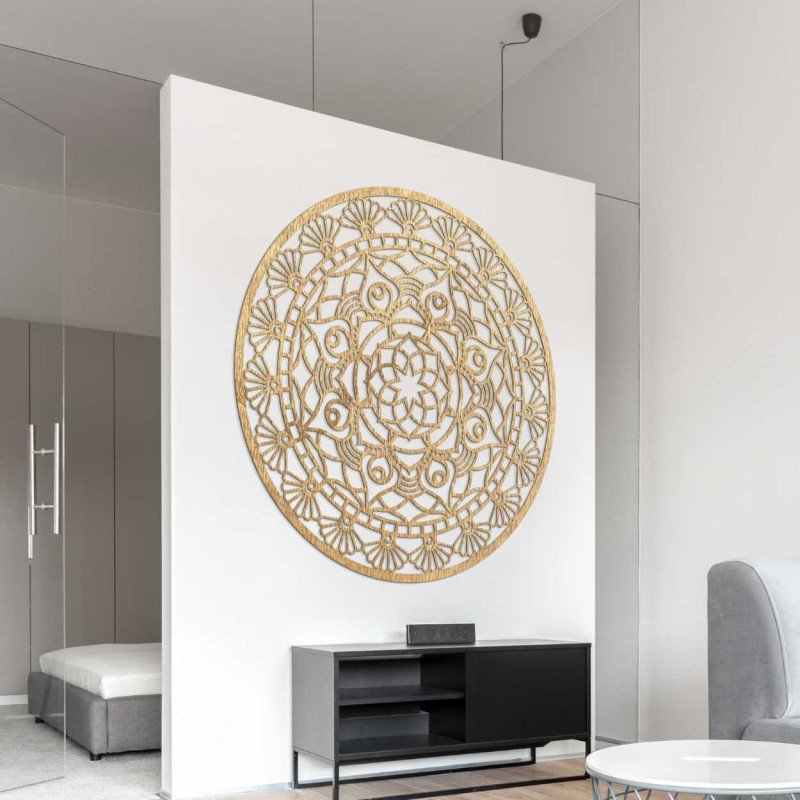 Kruhový design s jemnými liniemi a květinovými vzory, které vytvářejí harmonický celek.
