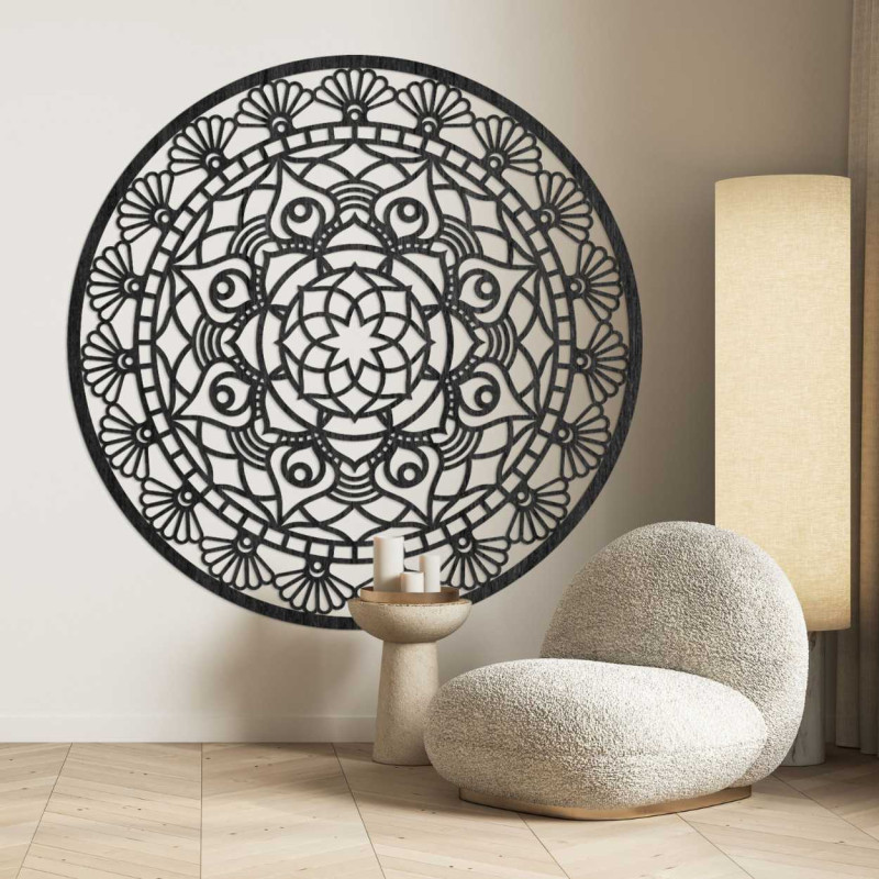 Kruhový design s jemnými liniemi a květinovými vzory, které vytvářejí harmonický celek.