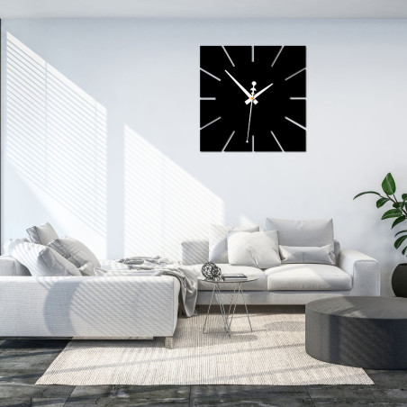 Čtvercové nástěnné hodiny s minimalistickým designem a kontrastními prvky Čtvercové nástěnné hodiny s minimalistickým designem a kontrastními prvky