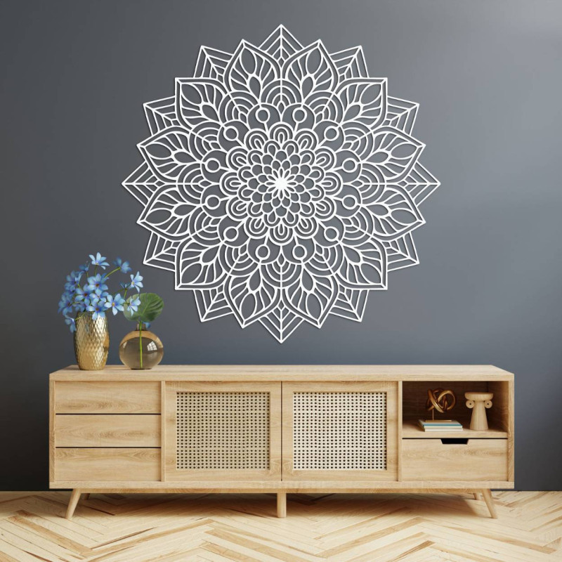 Dekorace inspirovaná přírodními a geometrickými tvary v harmonické kompozici.
