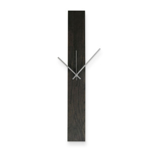 Černé dřevěné nástěnné hodiny TERA v moderním designu