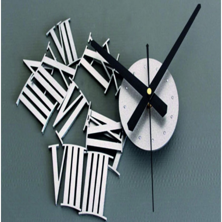 Plastové nástěnné hodiny pro děti z plexiskla. Trendy nástěnné hodiny jako dárek. Hodiny Xmomo. Akrylové hodiny