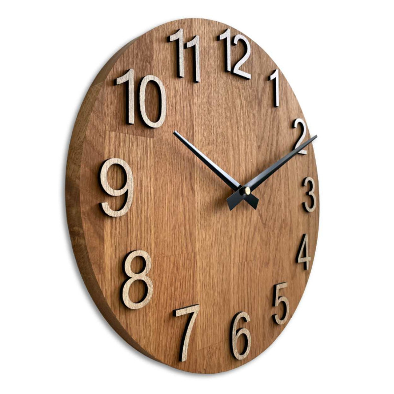 Jednoduché hodiny s přehledným ciferníkem