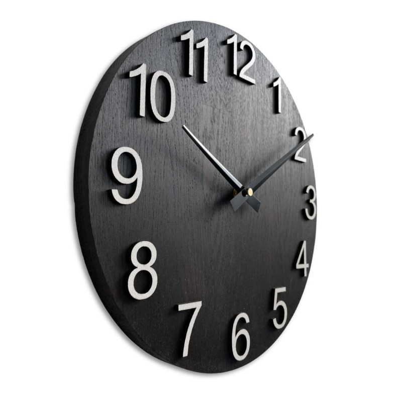 Elegantní kulaté hodiny s hladkým dřevěným ciferníkem