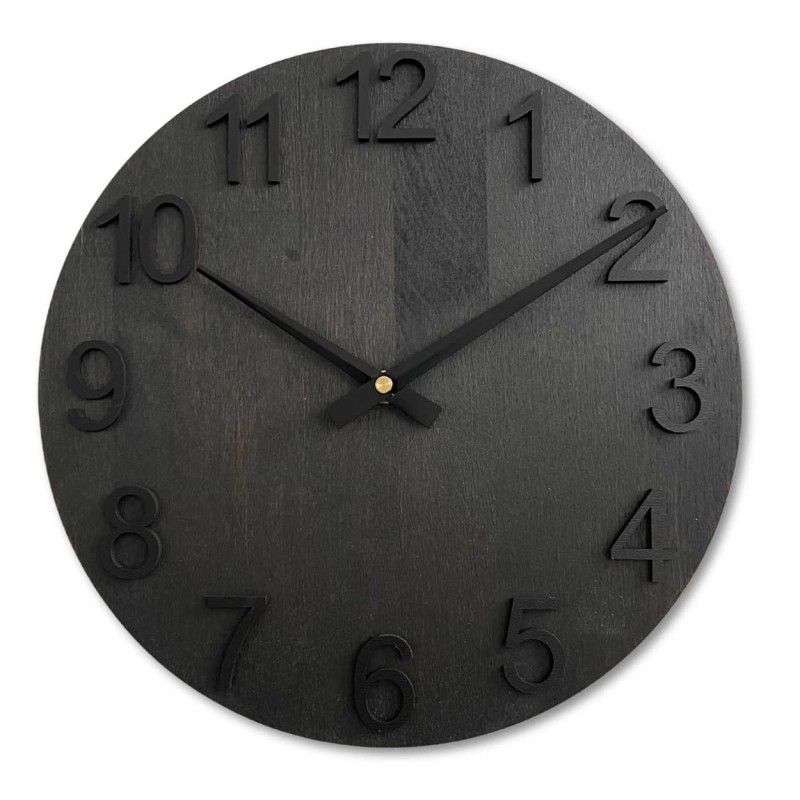 Minimalistické dřevěné hodiny s kovovými ručičkami