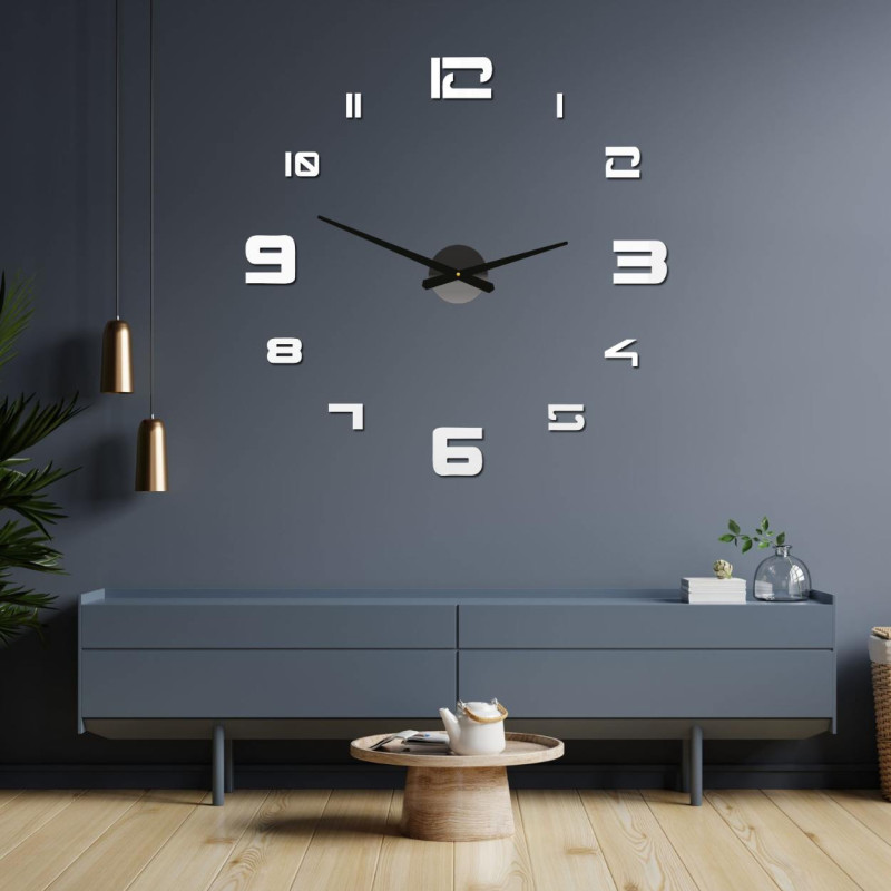 Elegantní hodiny z plexiskla, nastavitelný průměr do 130 cm.