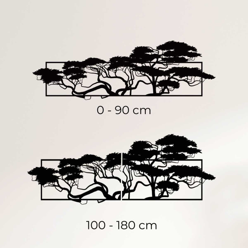 Velké nástěnné hodiny z přírodního dřeva se stylovým vyřezáváním.
