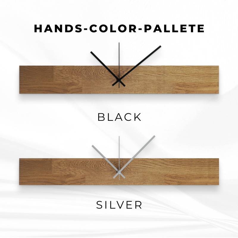 Dřevěné hodiny s horizontálním dřevěným prvkem a černými arabskými číslicemi, vhodné do obývacího pokoje.