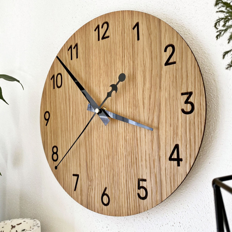 Unikátní dřevěné hodiny s moderním designem