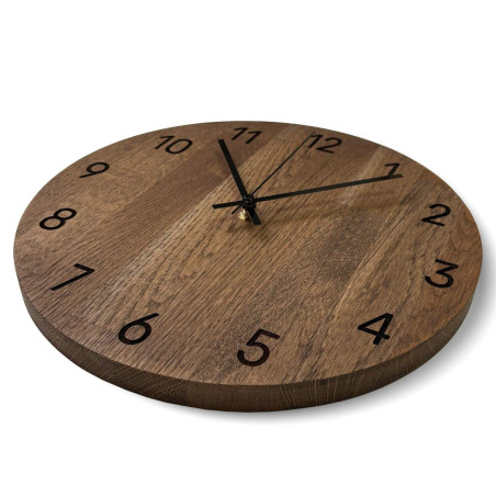 Ručně vyročené nástěnné hodiny ze kvalitního dubu