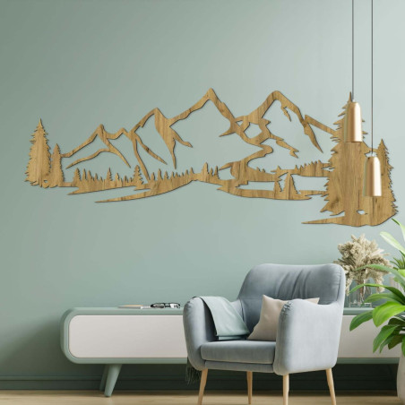 Minimalistický dřevěný obraz s horským masivem a jehličnatým lesem