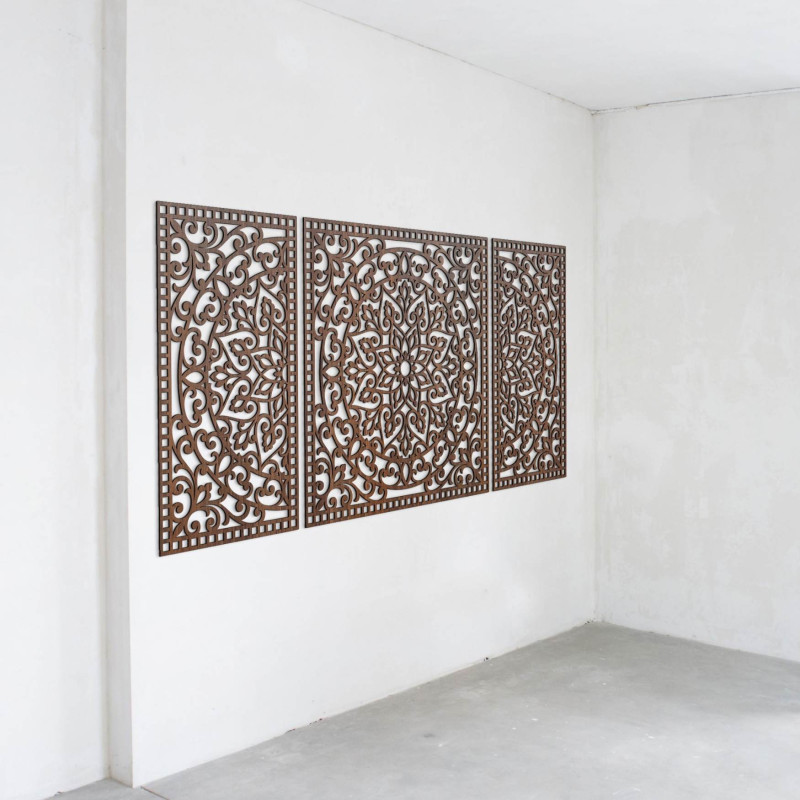 Ručně vyřezávaná dřevěná dekorace přináší harmonii a styl