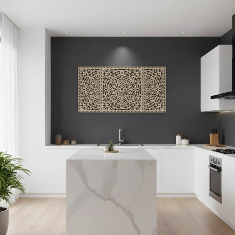 Ručně vyřezávaná dřevěná dekorace přináší harmonii a styl