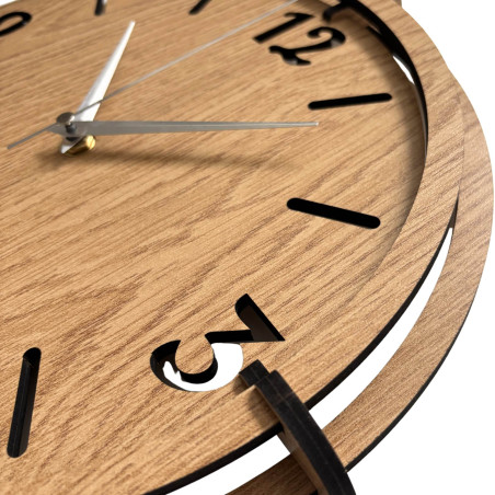 Dřevěné 3D hodiny Dub – výrazné černé číslice a tichý quartz mechanismus