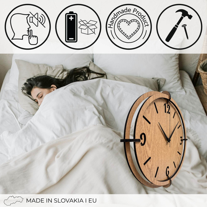 Stylové hodiny Dub – minimalistický design a kontrastní černé detaily