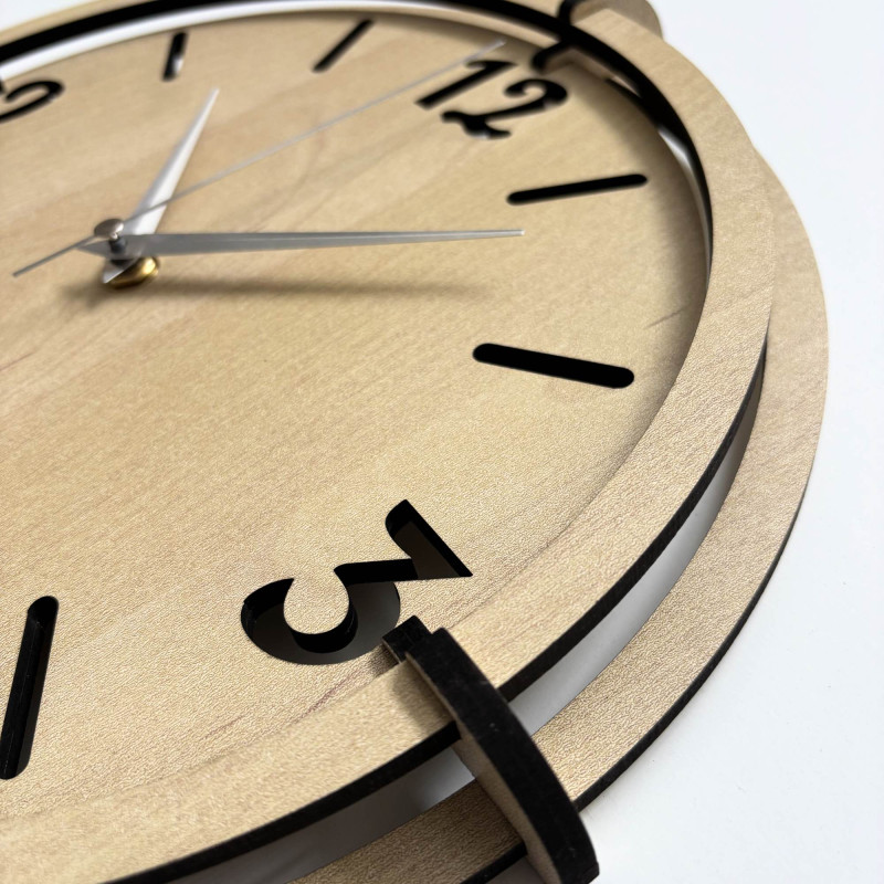 Designové hodiny z HDF desky s vrstveným ciferníkem a minimalistickým stylem do obývacího pokoje.