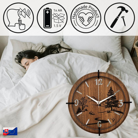 Moderní nástěnné hodiny s panoramatem lesa. Tichý chod a unikátní design pro váš interiér.