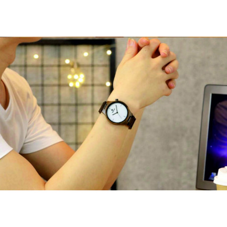 Náramkové hodinky READER vyrobené ze dřeva. Dámské a pánské hodinky.