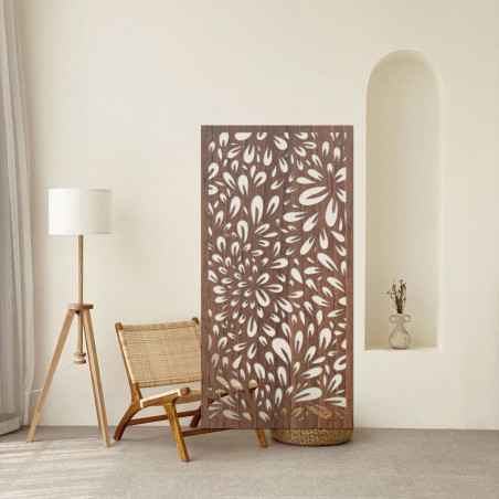 Stylová dřevěná dekorace na zeď do moderního interiéru