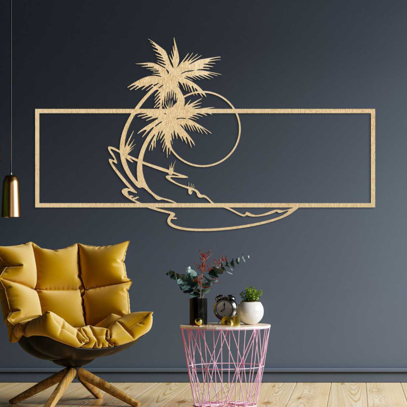 Dřevěná dekorace s motivem palmy a pláže působí minimalisticky, ale zároveň přináší nádech exotiky do interiéru.
