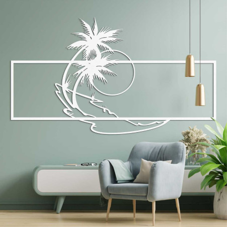 Dřevěná dekorace s motivem palmy a pláže působí minimalisticky, ale zároveň přináší nádech exotiky do interiéru.