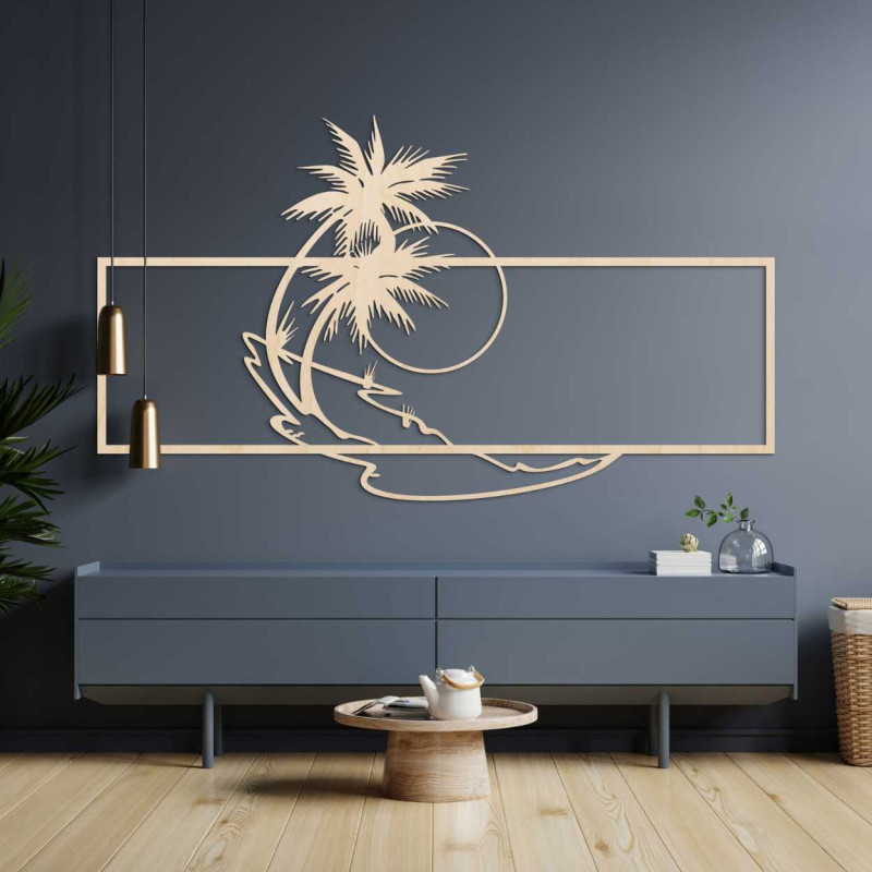 Dřevěná dekorace s motivem palmy a pláže působí minimalisticky, ale zároveň přináší nádech exotiky do interiéru.