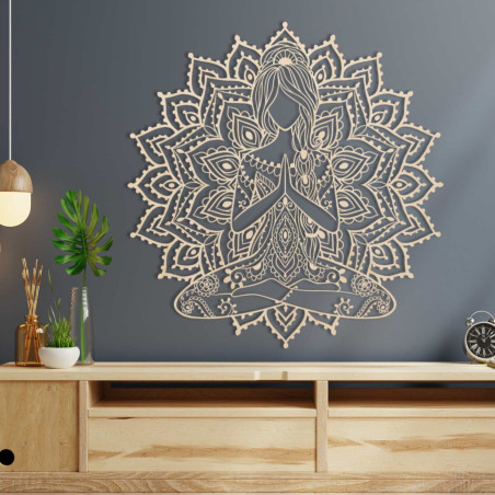 Elegantní dřevěná mandala jóga žena na zeď – stylový doplněk do obývacího pokoje pro moderní design a rovnováhu.