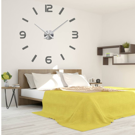 Minimalistické DIY hodiny na betonové zdi s dekorativními červenými vázami