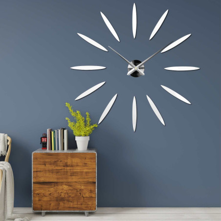 Moderní bílé nalepovací hodiny na zeď v minimalistickém DIY stylu