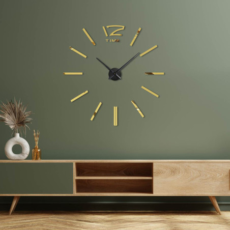 Luxusní DIY hodiny na zeď se zlatými detaily a minimalistickým designem