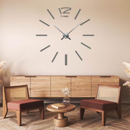 Luxusní DIY hodiny na zeď se zlatými detaily a minimalistickým designem