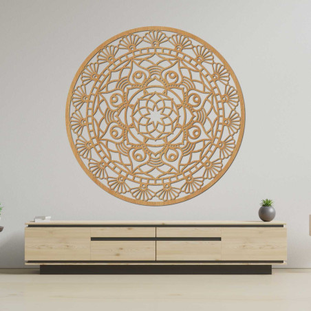 Elegantní nástěnná mandala ze dřeva s detailním ornamentálním vzorem