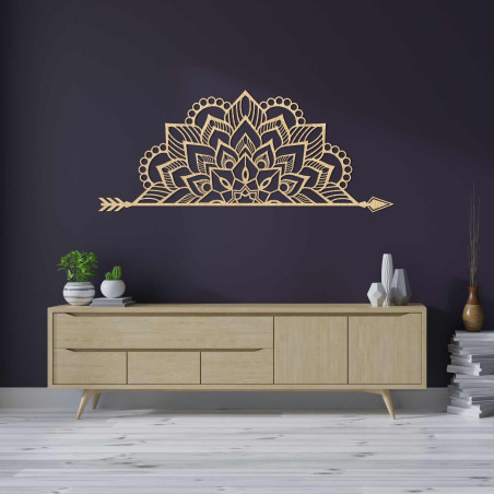 Minimalistická dřevěná mandala s detailním ornamentem jako designová nástěnná dekorace