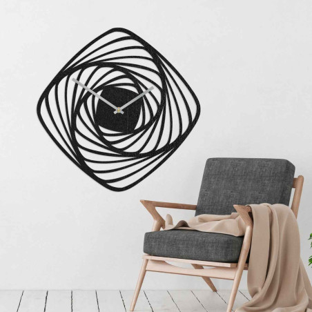 Moderní dřevěné nástěnné hodiny s geometrickým spirálovým vzorem v dekoru zlatý dub.